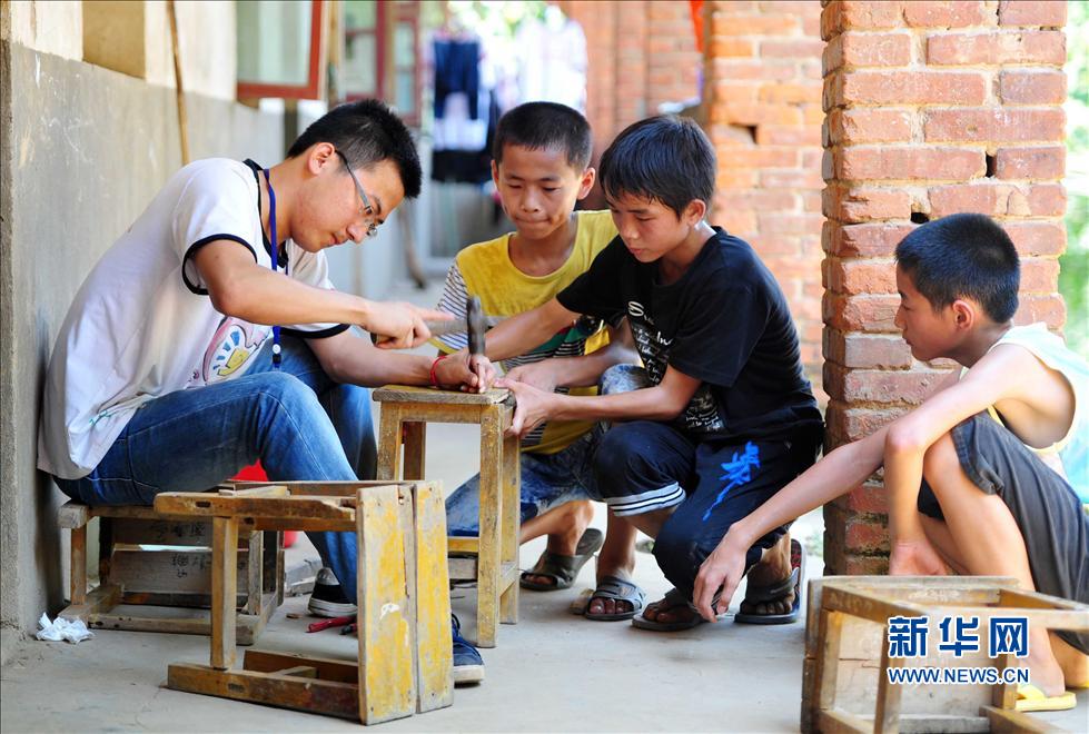 湖北大学生暑假义务支教江西农村学校-中国青年志愿者网