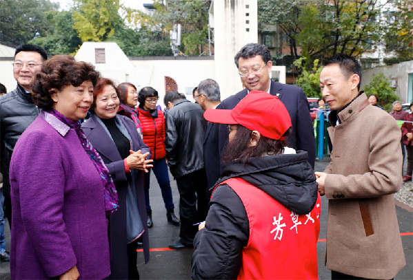 调研组一行在成都市高新区调研志愿服务工作