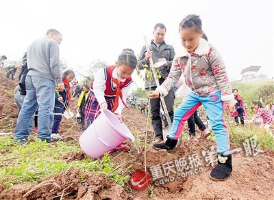 3万志愿者为留守女童组建假日家庭